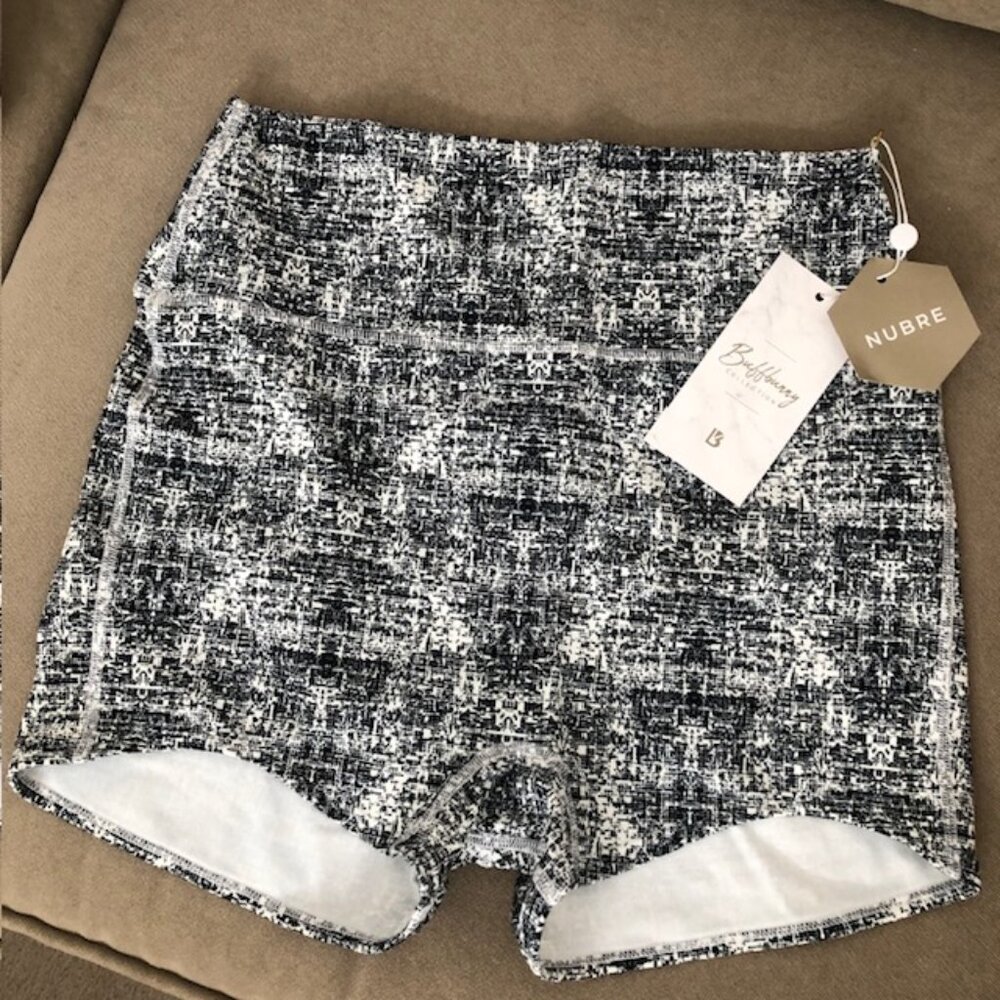 New Buffbunny Collective Shorts, Black and White Print, Size Small / 2.5" Inseam